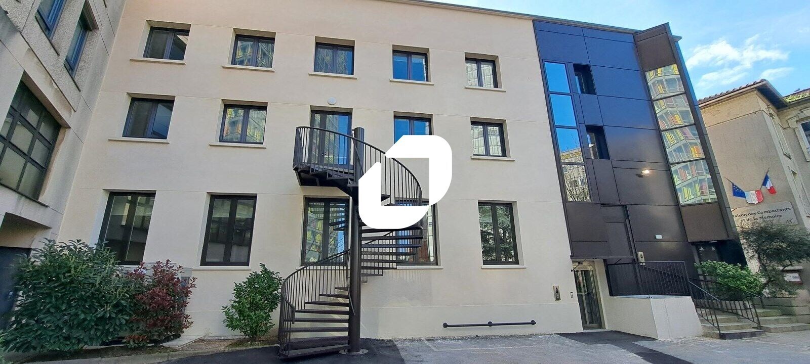 Office in Montreuil to rent Building Photo- Image 1 of 12