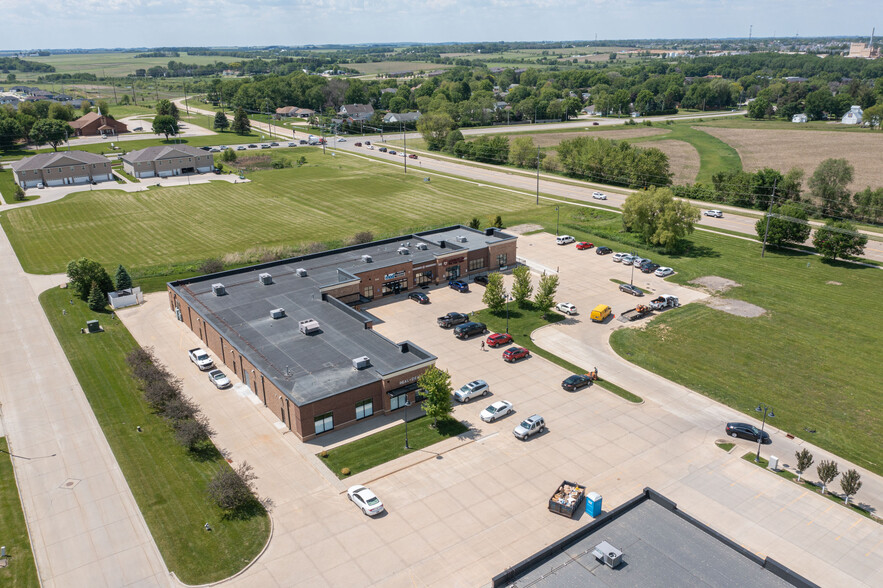 Greenhill Rd, Cedar Falls, IA for rent - Building Photo - Image 3 of 7