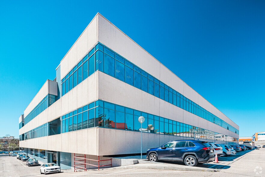 Calle Valgrande, 8, Alcobendas, Madrid to rent - Building Photo - Image 2 of 2