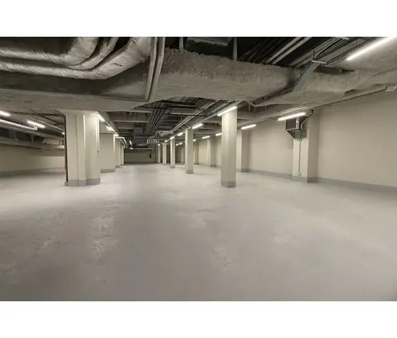 Industrial in Paris to rent Interior Photo- Image 1 of 7