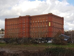 Smeaton Rd, Bristol to rent Building Photo- Image 1 of 1