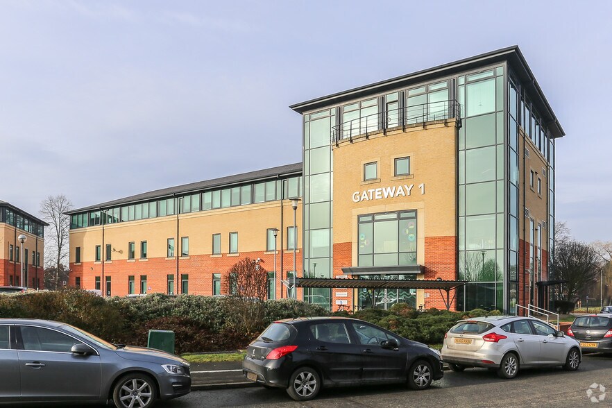 Holgate Park Dr, York to rent - Building Photo - Image 2 of 4