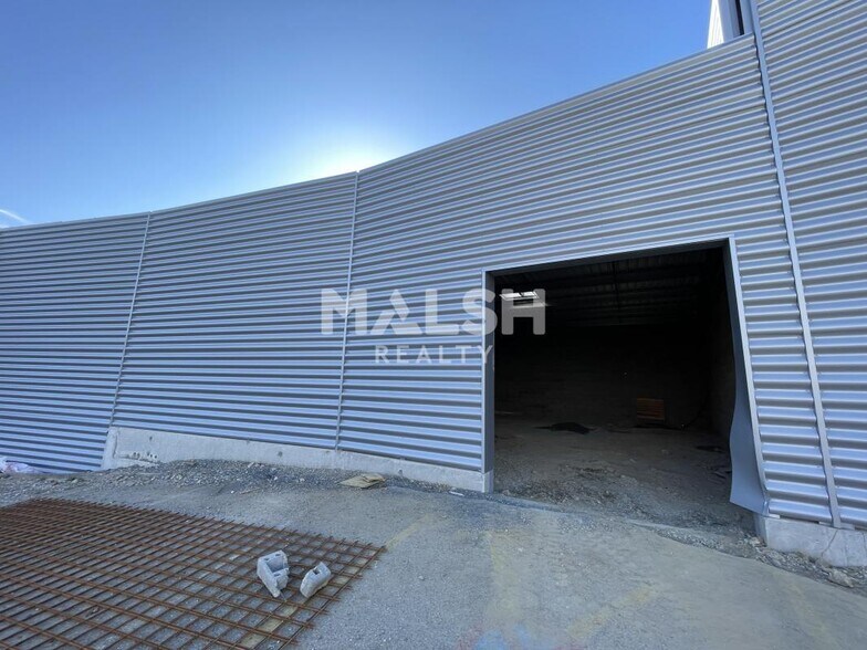 Retail in Dardilly to rent - Building Photo - Image 3 of 4