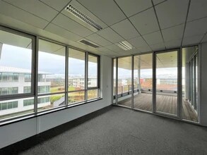 2 Rue René Caudron, Voisins-le-Bretonneux to rent Interior Photo- Image 1 of 5
