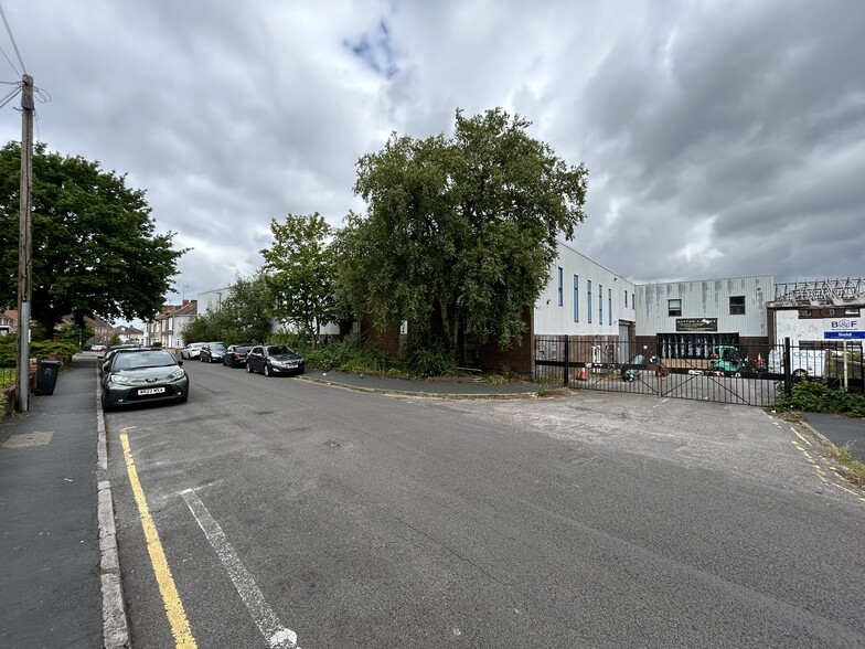 Portland St, Bristol to rent - Building Photo - Image 3 of 8