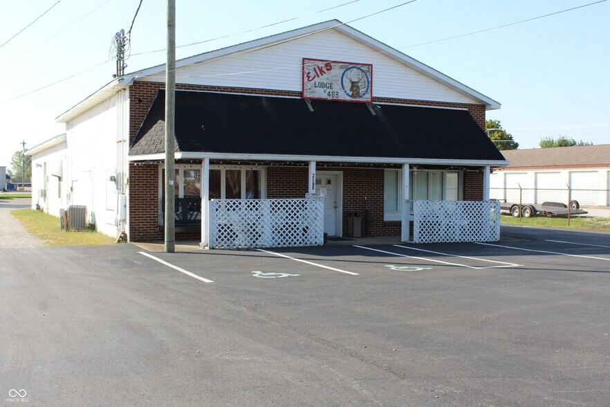 2109 Indianapolis Rd, Crawfordsville, IN for sale - Primary Photo - Image 1 of 26