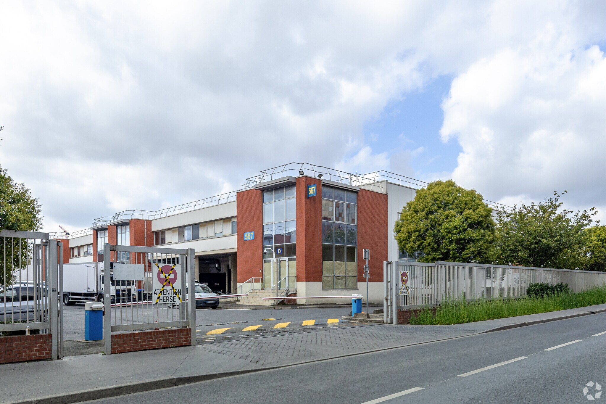 Light Industrial in Saint-Ouen-sur-Seine to rent Primary Photo- Image 1 of 7