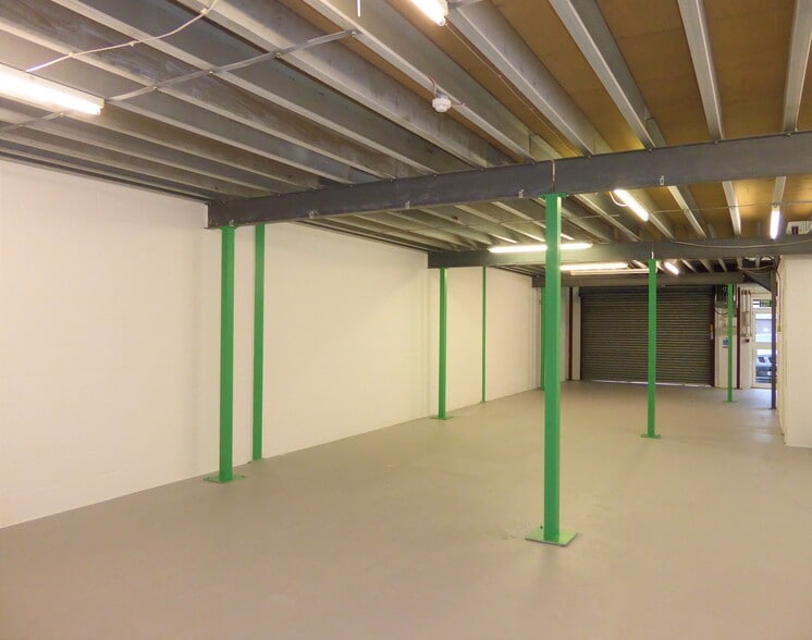 Kiln Ln, Epsom to rent - Interior Photo - Image 3 of 4