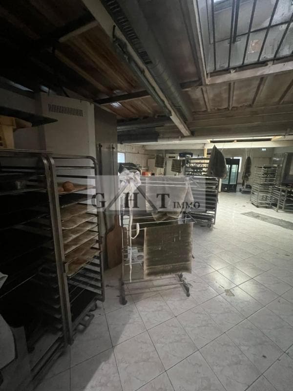 Retail in Chelles for sale Interior Photo- Image 1 of 5
