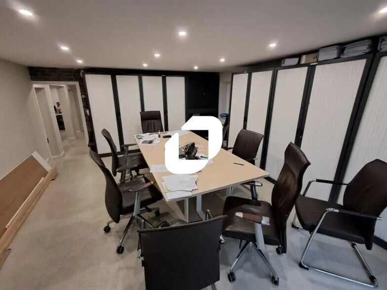 Office in Colombes to rent - Building Photo - Image 2 of 8