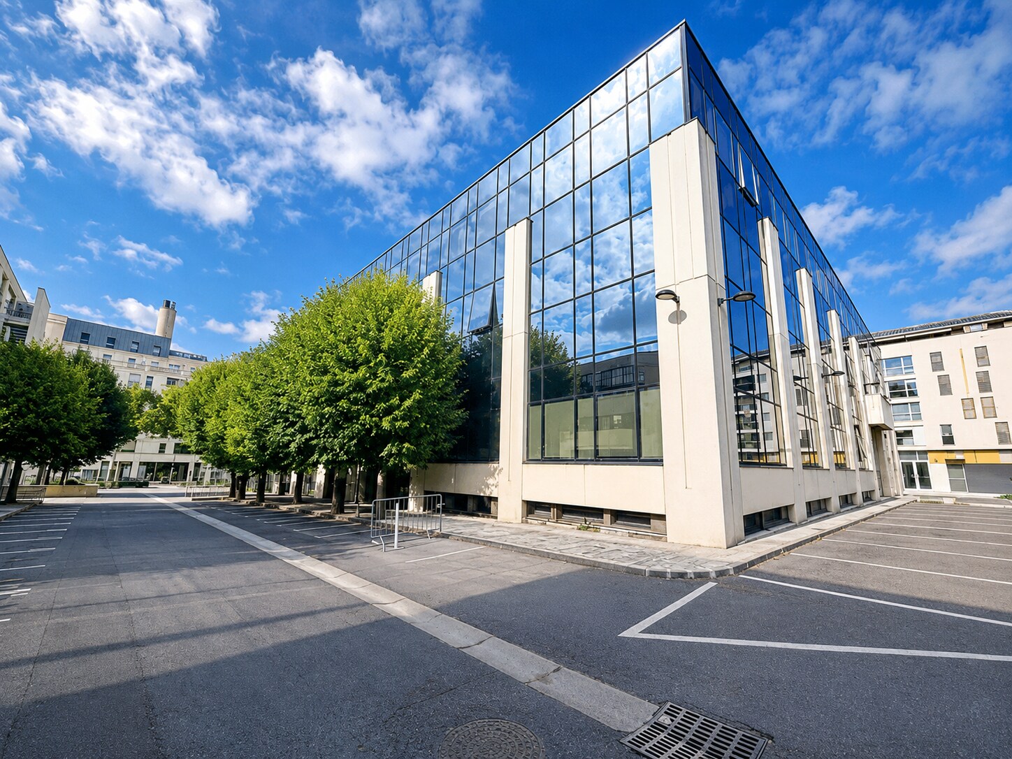 Office in Saint-Ouen-sur-Seine to rent Building Photo- Image 1 of 15