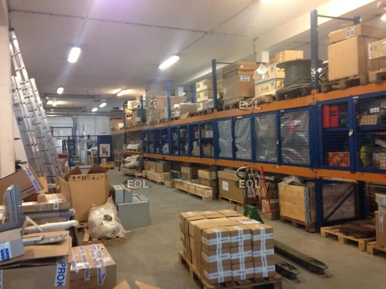 Light Industrial in Villeneuve-la-Garenne to rent - Interior Photo - Image 2 of 4