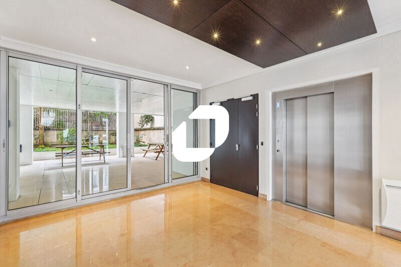 Office in Neuilly-sur-Seine to rent - Building Photo - Image 2 of 8