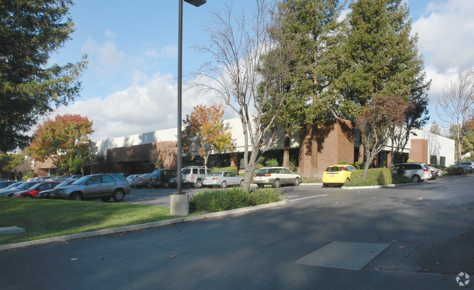 720-740 S Milpitas Blvd, Milpitas, CA for rent - Building Photo - Image 3 of 6