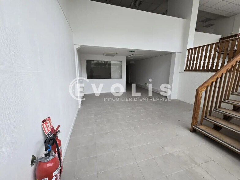 Office in Palaiseau to rent - Interior Photo - Image 2 of 8