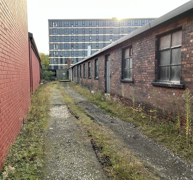 Firth St, Huddersfield to rent - Building Photo - Image 2 of 4