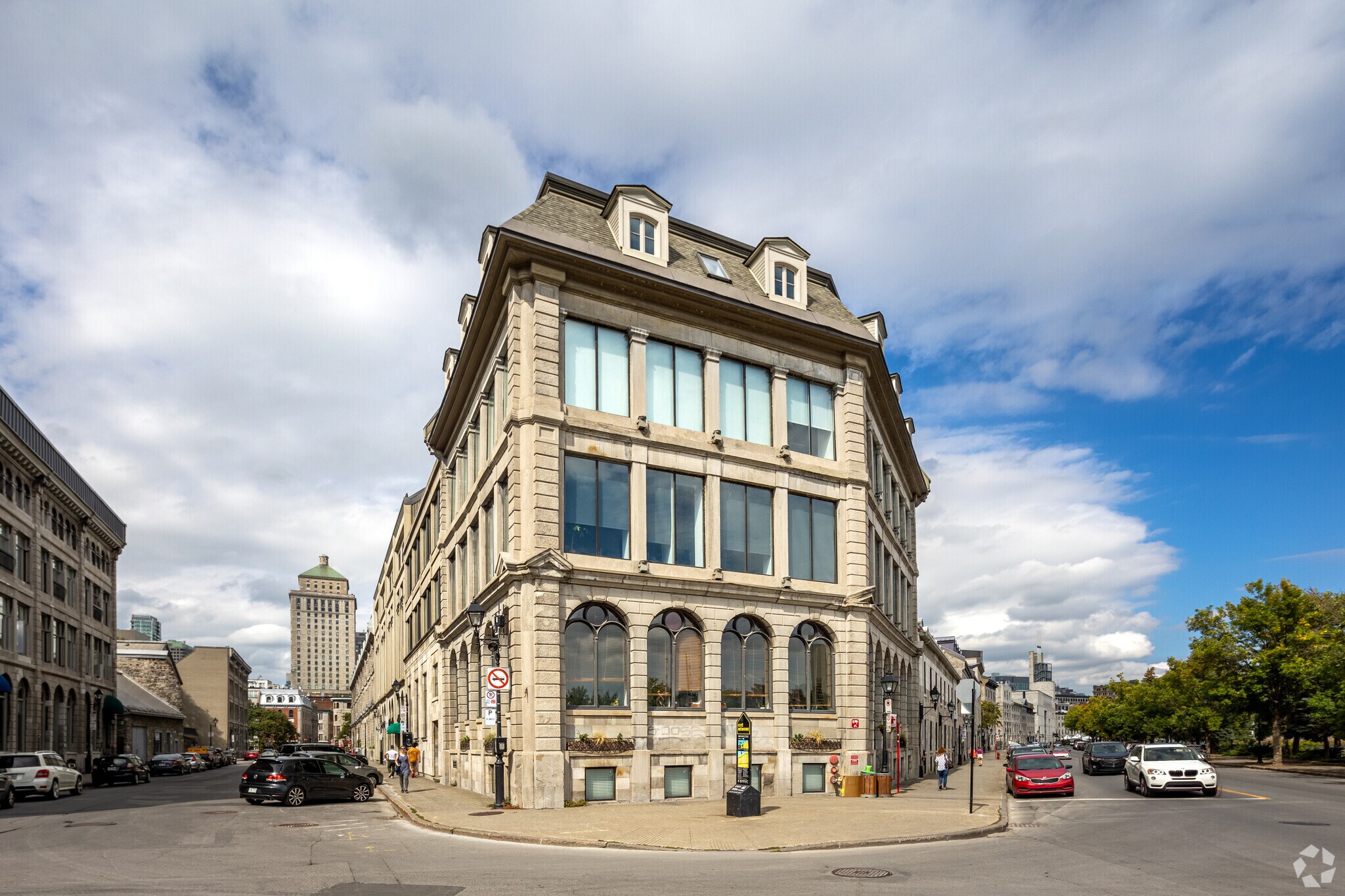 329 Rue de la Commune O, Montréal, QC for sale Building Photo- Image 1 of 1
