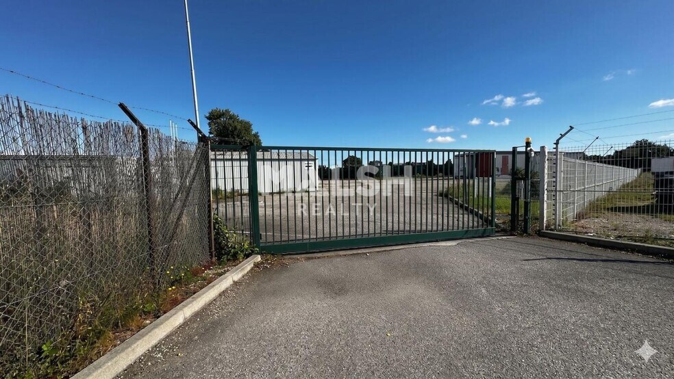Land in Saint-Priest to rent - Building Photo - Image 3 of 12