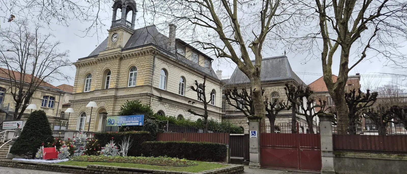 Office in Montrouge for sale Building Photo- Image 1 of 12