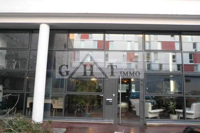 Office in Ivry-sur-Seine to rent Building Photo- Image 1 of 12