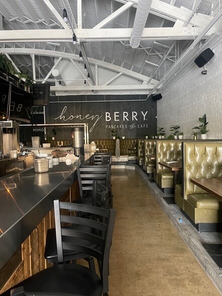 6606 N Sheridan Rd, Chicago, IL to rent - Interior Photo - Image 3 of 4