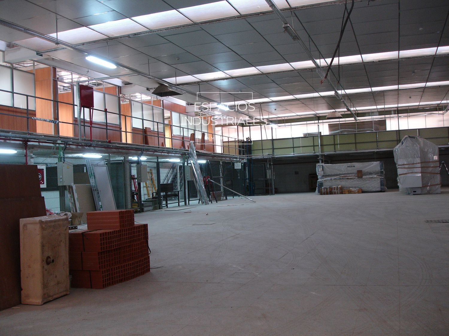 Industrial in Madrid, Madrid for sale Primary Photo- Image 1 of 33