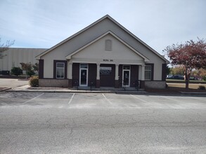 140 Osigian Blvd, Warner Robins, GA for rent Building Photo- Image 1 of 3