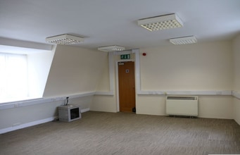 2a-2d Lynes Lane, Ringwood to rent Interior Photo- Image 2 of 2