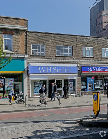 112 High St, New Malden to rent - Building Photo - Image 2 of 5