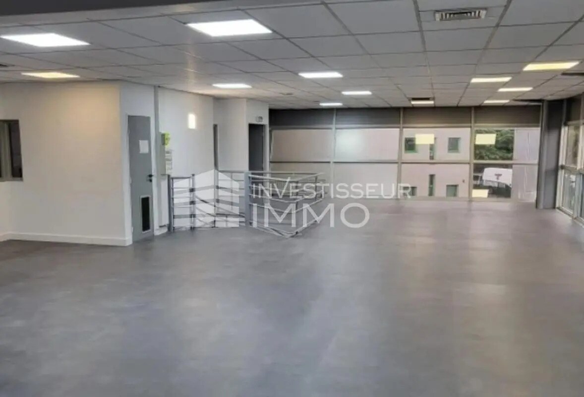 Light Industrial in Champigny-sur-Marne to rent Building Photo- Image 1 of 6
