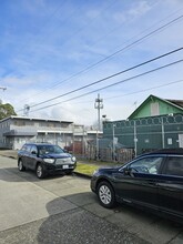 9724 Aurora Ave N, Seattle, WA for rent Building Photo- Image 2 of 8