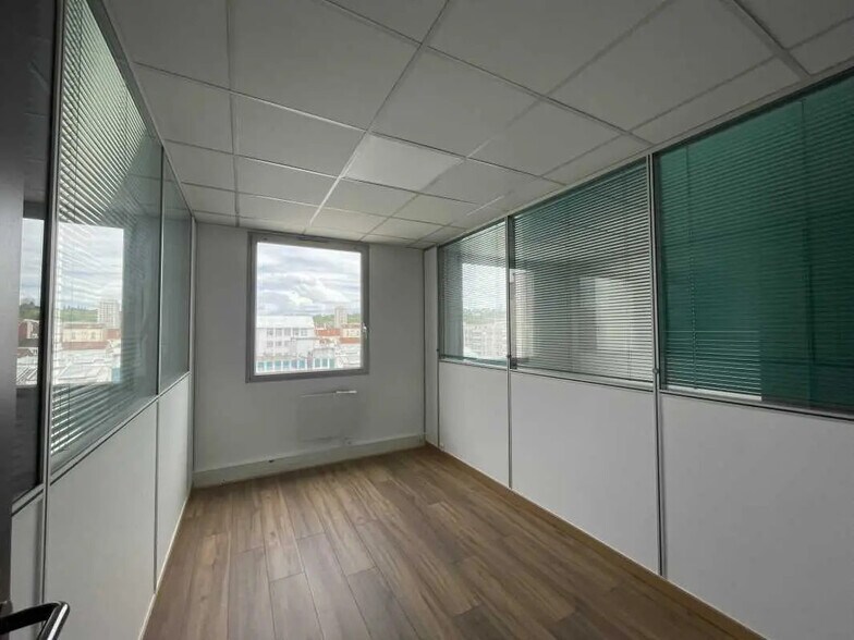 Office in Pantin to rent - Interior Photo - Image 3 of 11