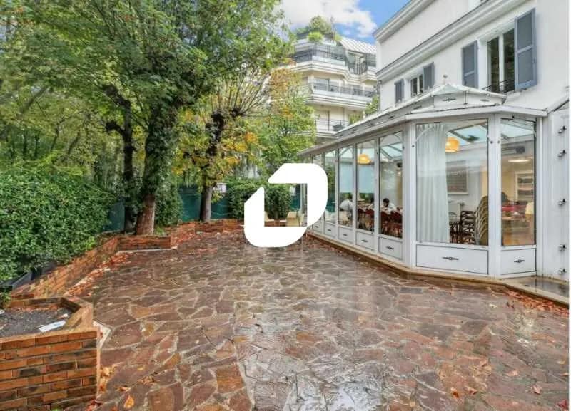 Office in Neuilly-sur-Seine for sale Building Photo- Image 1 of 21