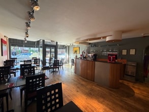 137-197 Watling St, Radlett to rent Interior Photo- Image 2 of 5