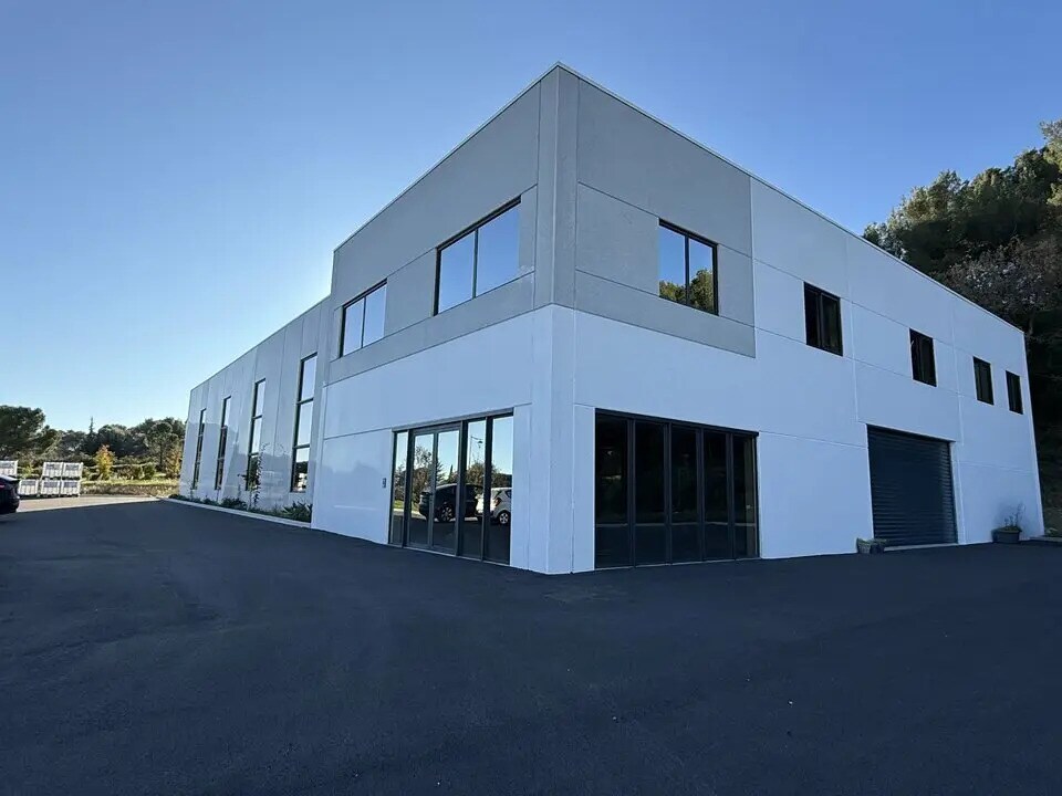 Location Entrepôt 1 140 m² - Photo 1