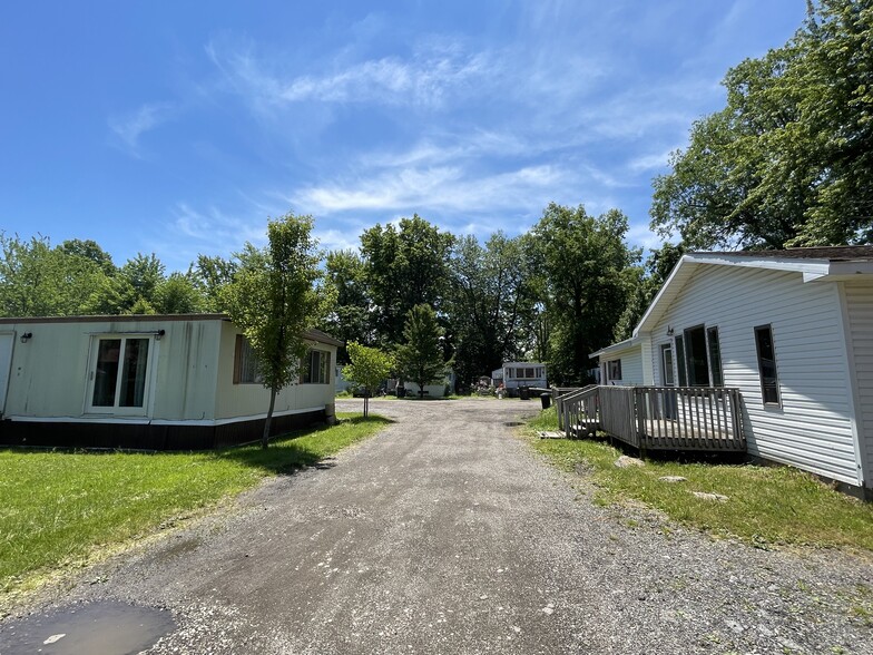 5288 Lake Rd E, Geneva, OH for sale - Primary Photo - Image 1 of 1