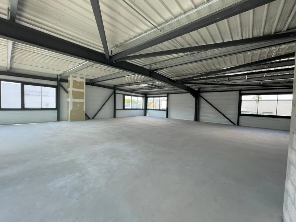 Location Bureaux 230 m² - Photo 1