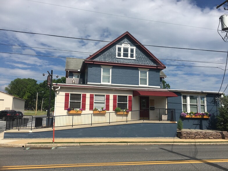 6049 Main St, East Petersburg, PA for sale - Primary Photo - Image 1 of 1