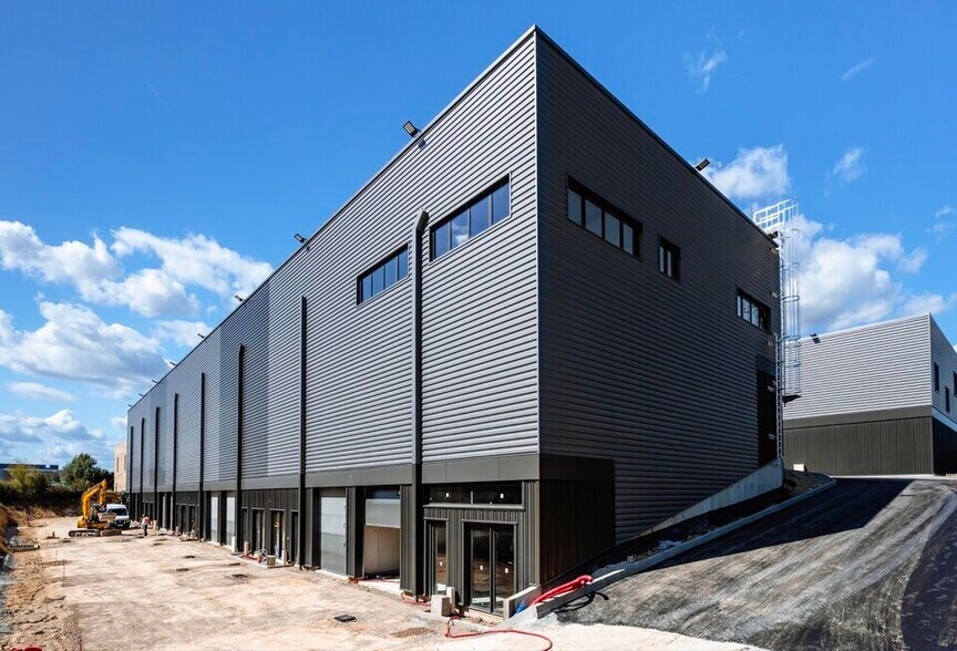 Light Industrial in Courtry for sale - Building Photo - Image 3 of 7