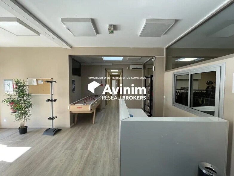 Office in Vitrolles to rent - Interior Photo - Image 2 of 3