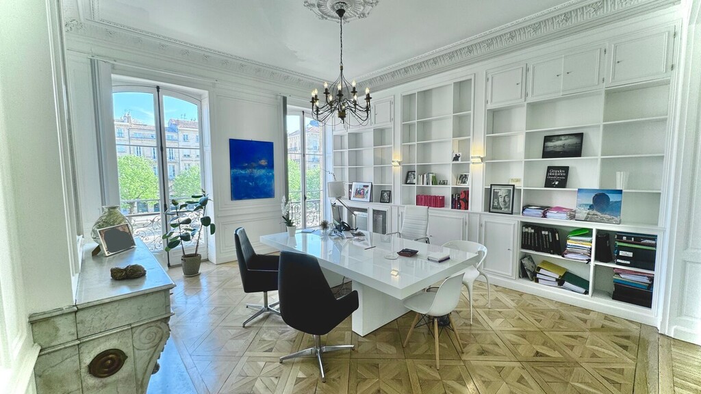 Location Bureaux 137 m² - Photo 1