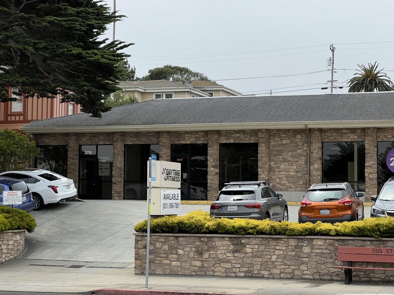 379-399 Lighthouse Ave, Monterey, CA for rent - Building Photo - Image 3 of 7