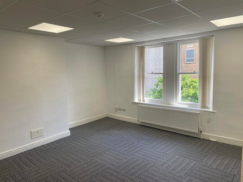 22-22A Oxford St, Harrogate for rent - Building Photo - Image 2 of 7