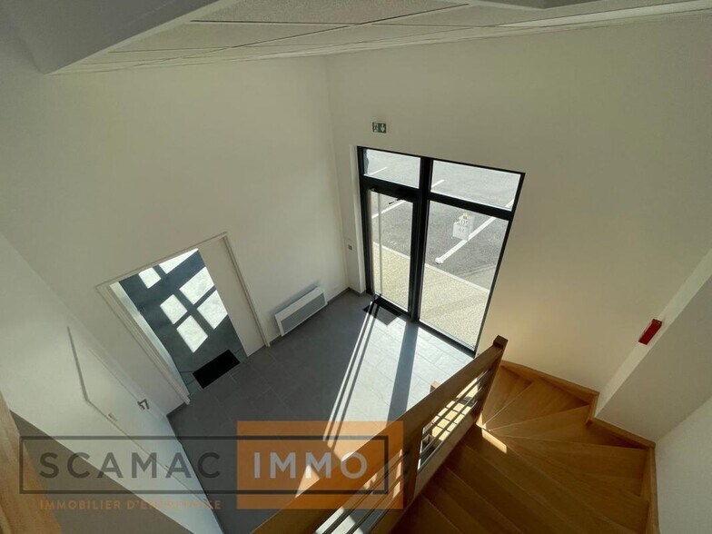 Light Industrial in LIEUSAINT for sale - Interior Photo - Image 3 of 7