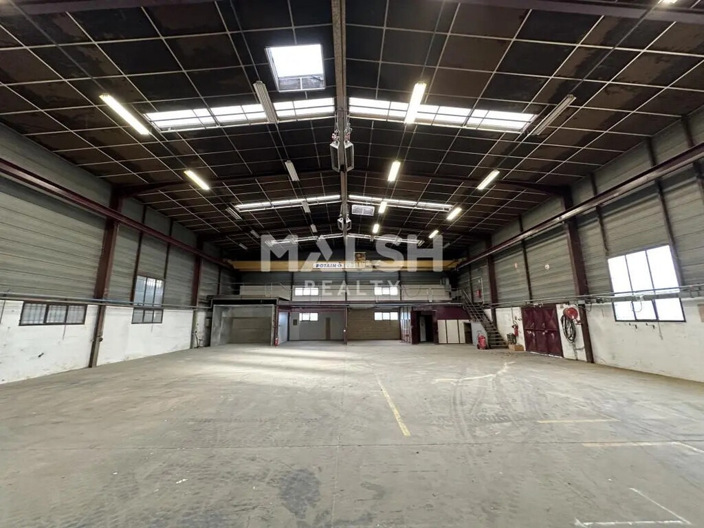 Location Local d'activités 1 250 m² - Photo 1