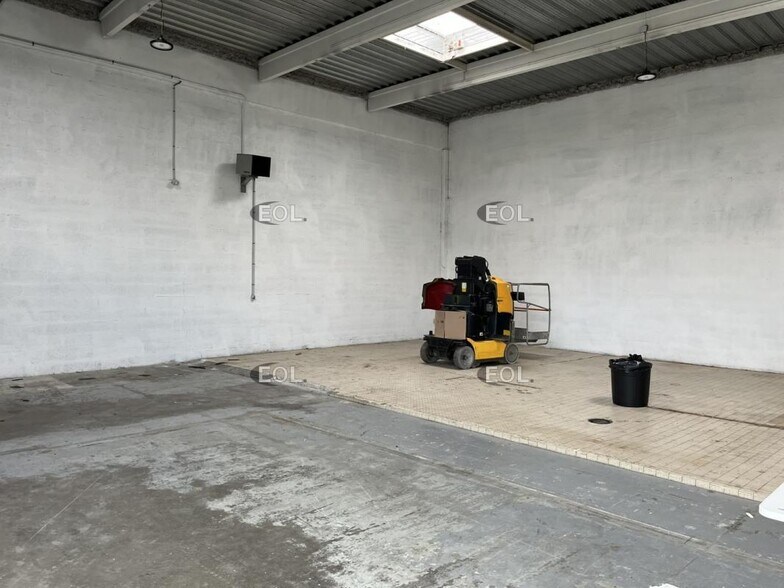 Light Industrial in Gennevilliers to rent - Interior Photo - Image 2 of 10