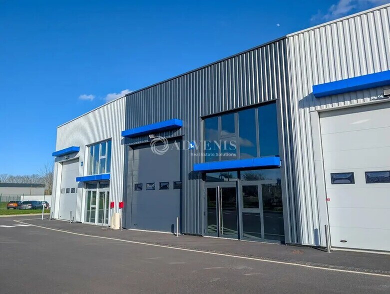 Light Industrial in Miniac-Morvan for sale - Building Photo - Image 3 of 6