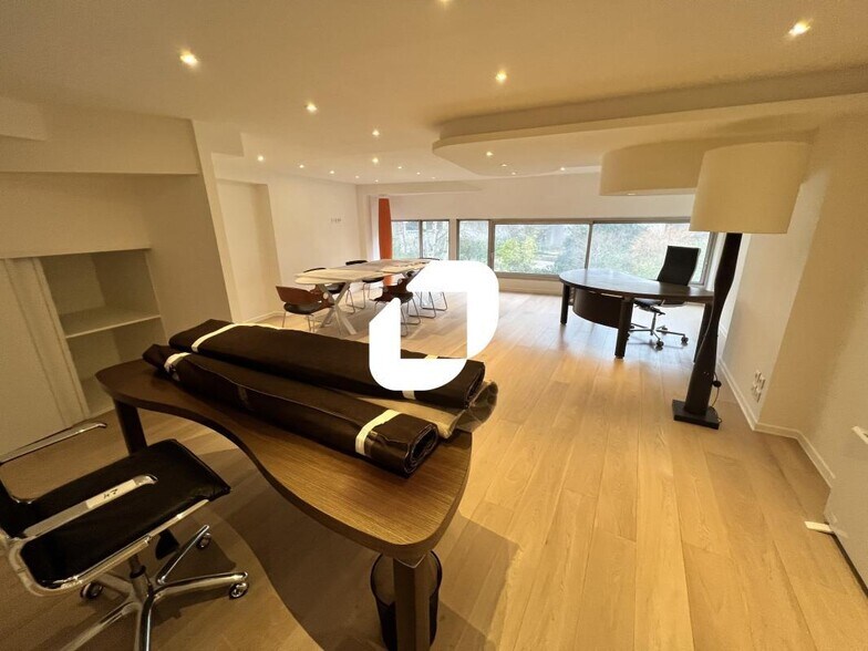 Office in Paris for sale - Interior Photo - Image 2 of 6