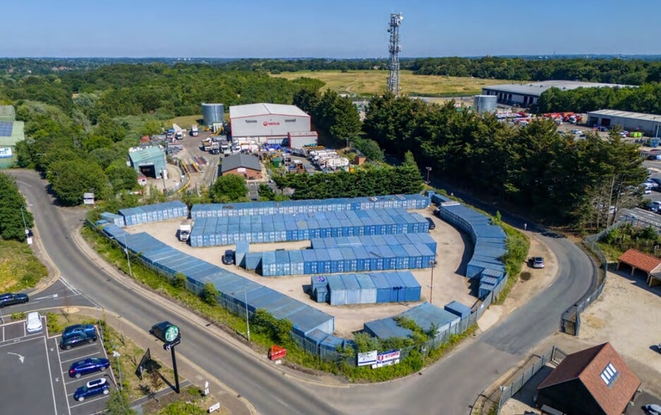 Open Storage Investment portfolio of 3 properties for sale on LoopNet.co.uk - Primary Photo - Image 2 of 3