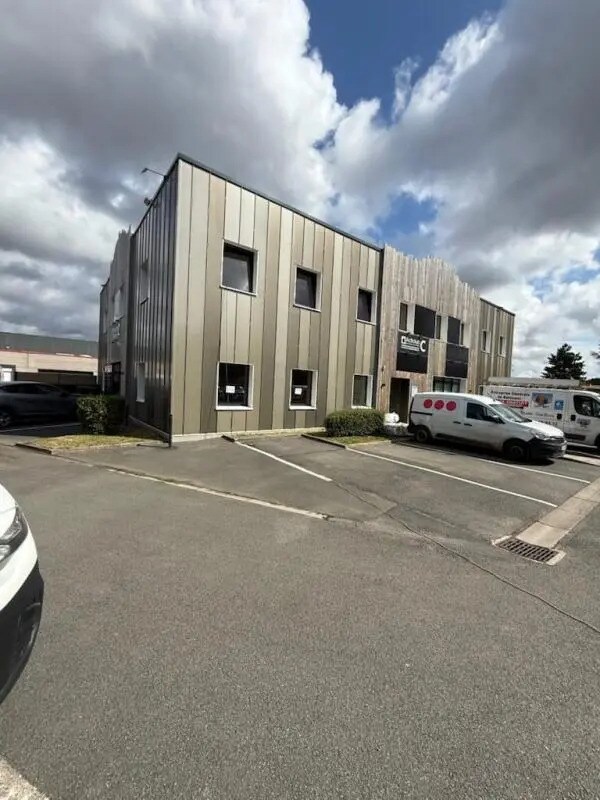 Office in VILLENEUVE-D'ASCQ to rent Building Photo- Image 1 of 4